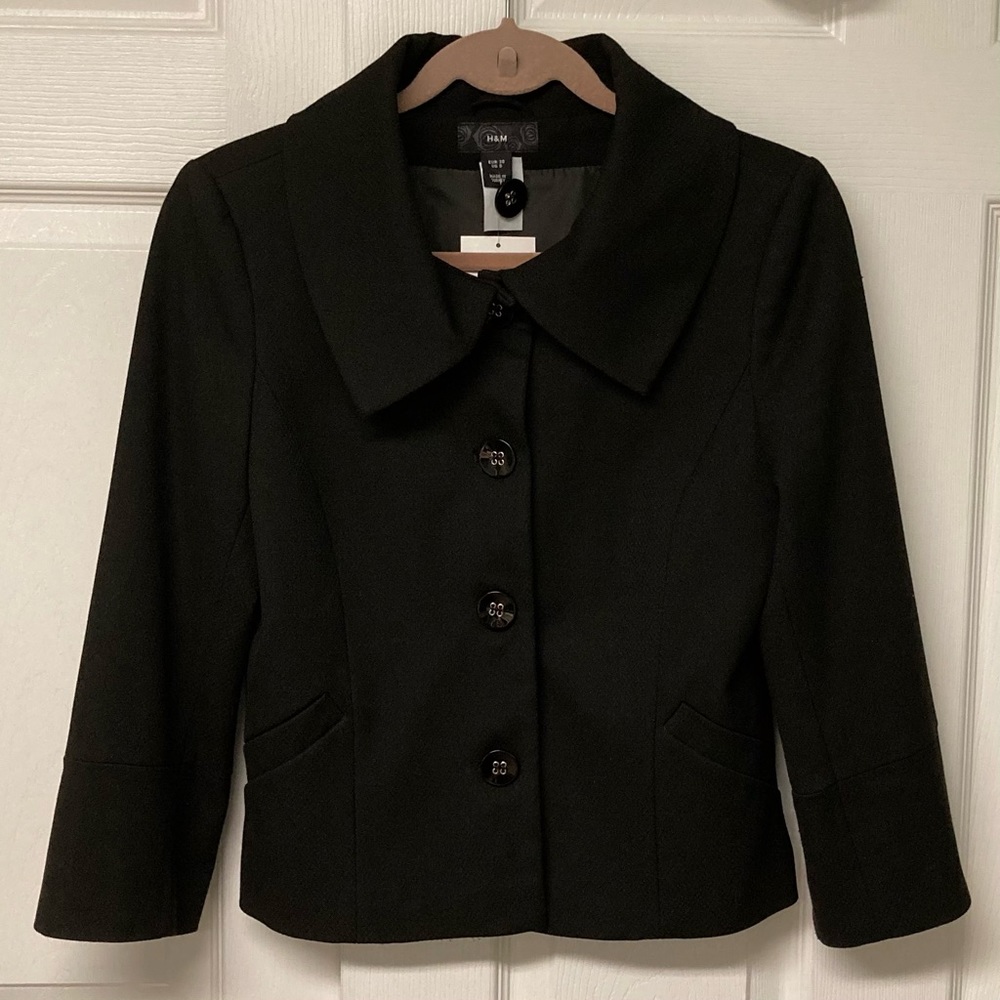 NWT H&M Retro vibes, Fully lined jacket. Black. Size 8.